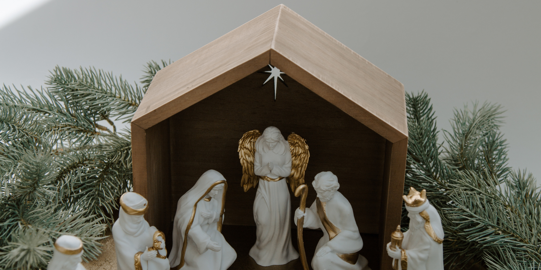 What Is the Proper Setup for a Nativity Scene?