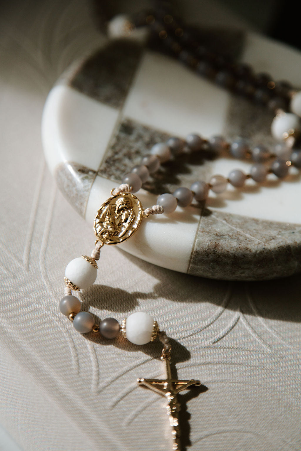 Teaching Your Kids the Rosary: A Catholic Guide to Praying the Rosary